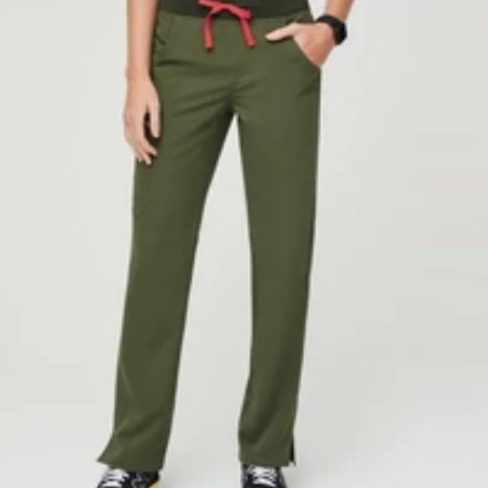 Figs women's Dark Olive Kade - Cargo Scrub Pants - M / Dark Olive